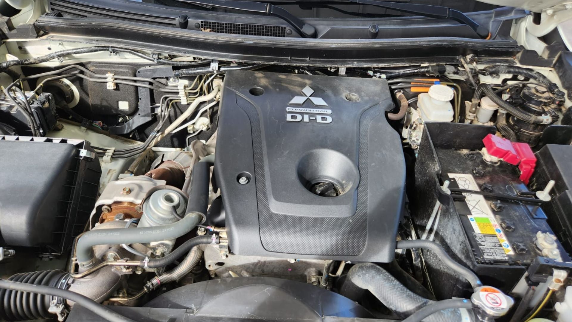 2023 Mitsubishi L200 4 PTS GLX CABINA DOBLE 24TD TM5 4X4